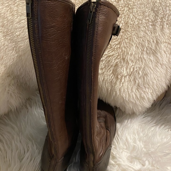 Frye Boots , gently worn. No signs of use except the soles - Picture 3 of 3